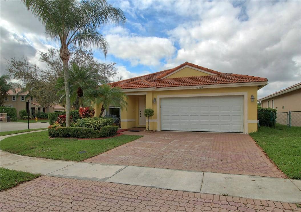 Exterior of Lauren and Scott Edele's Coral Springs purchase